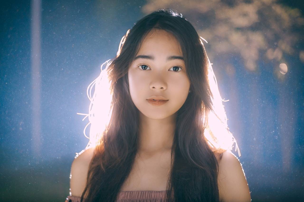 Fashion and Technology: The Role of Augmented Reality in Enhancing the Shopping Experience